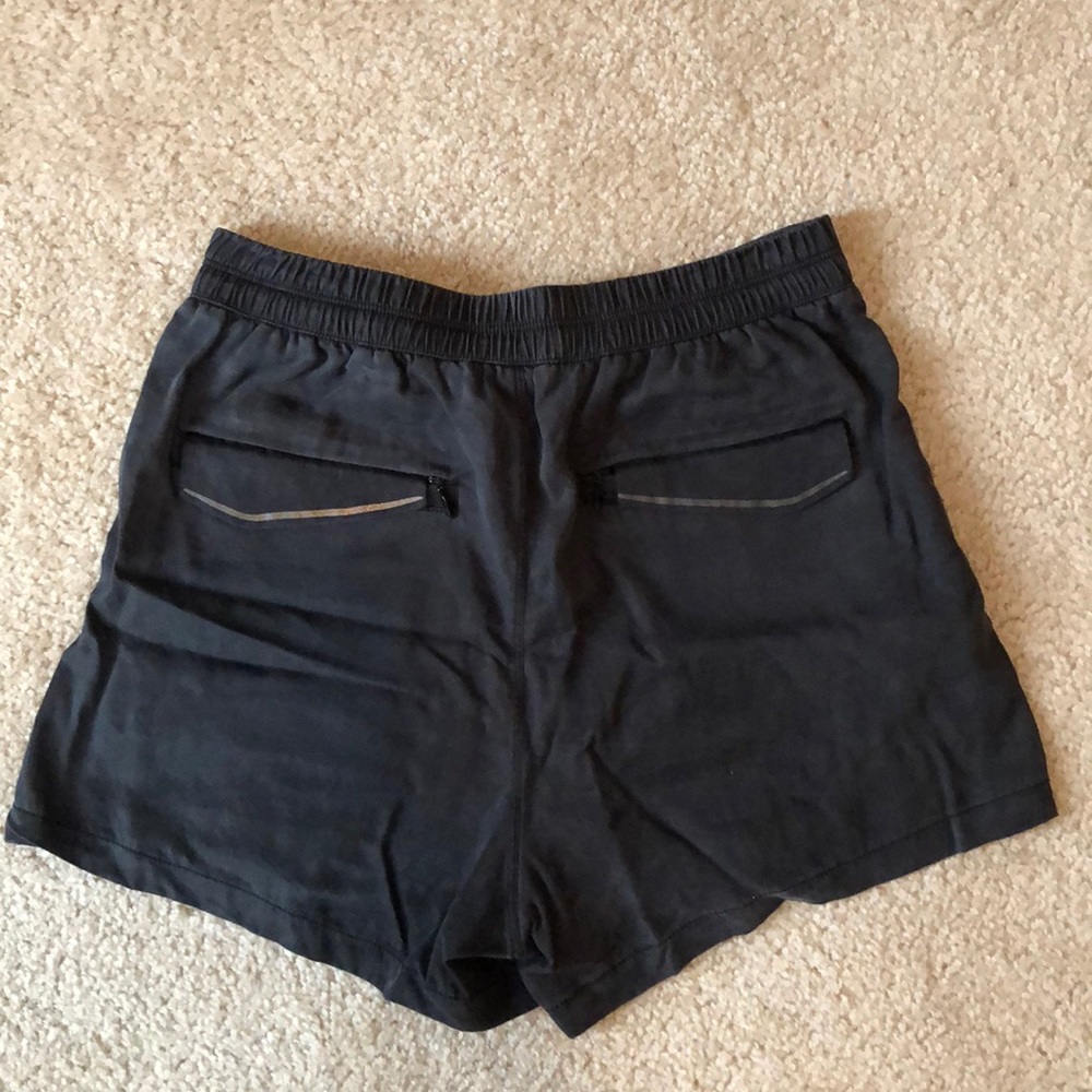 Lululemon &Go Keepsake Short Black Size 4 - image 5